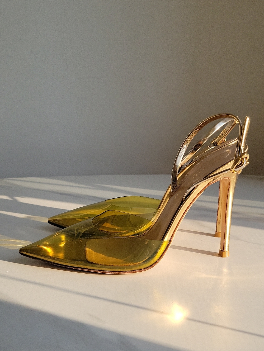 Gianvito Rossi Pointed Toe Yellow Transparent Slingback Pumps - Picture 3 of 16